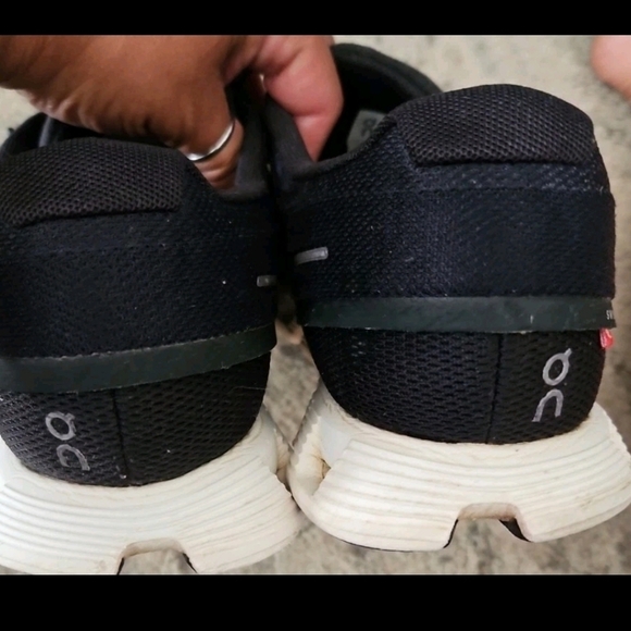 On Running Men’s Black Cloud 5 Lightweight Comfortable Performance Sneaker 9.5 main image 10